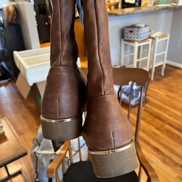 Brown boots - Picture 7 of 8